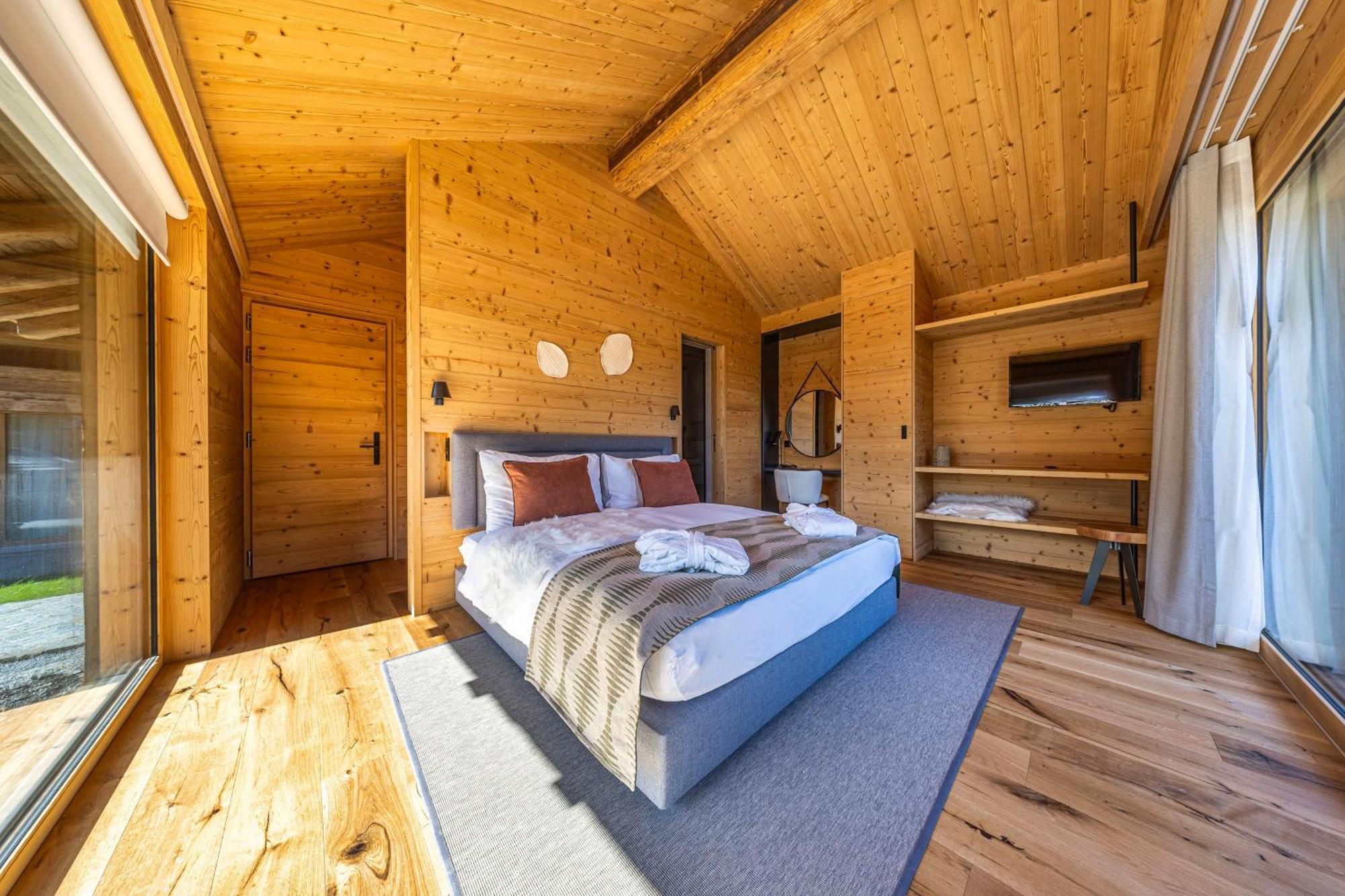 Mad Retreat Hotel نينداز المظهر الخارجي الصورة