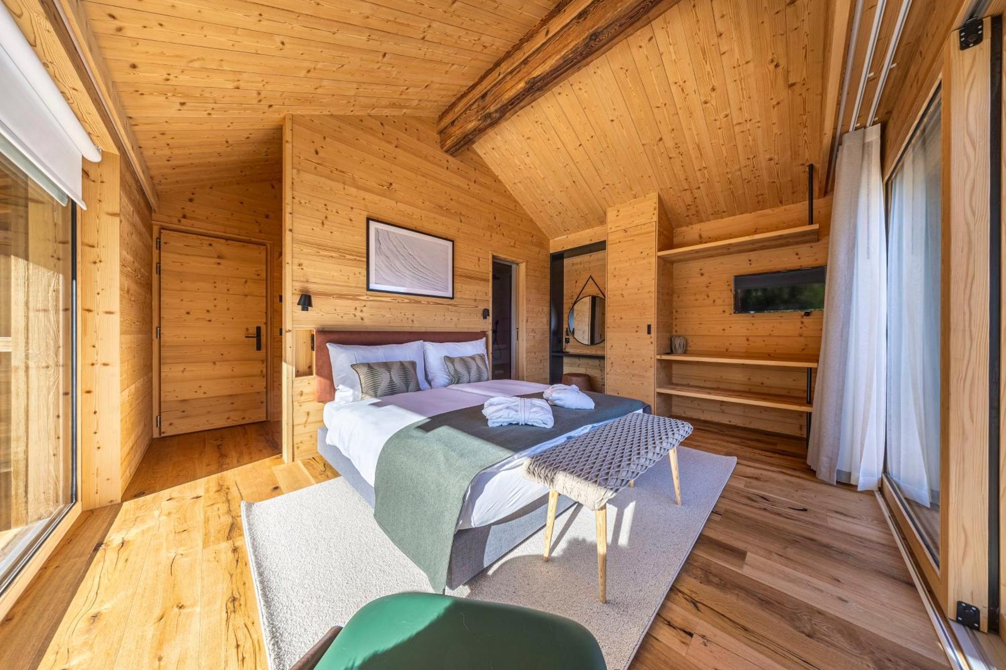 Mad Retreat Hotel نينداز المظهر الخارجي الصورة