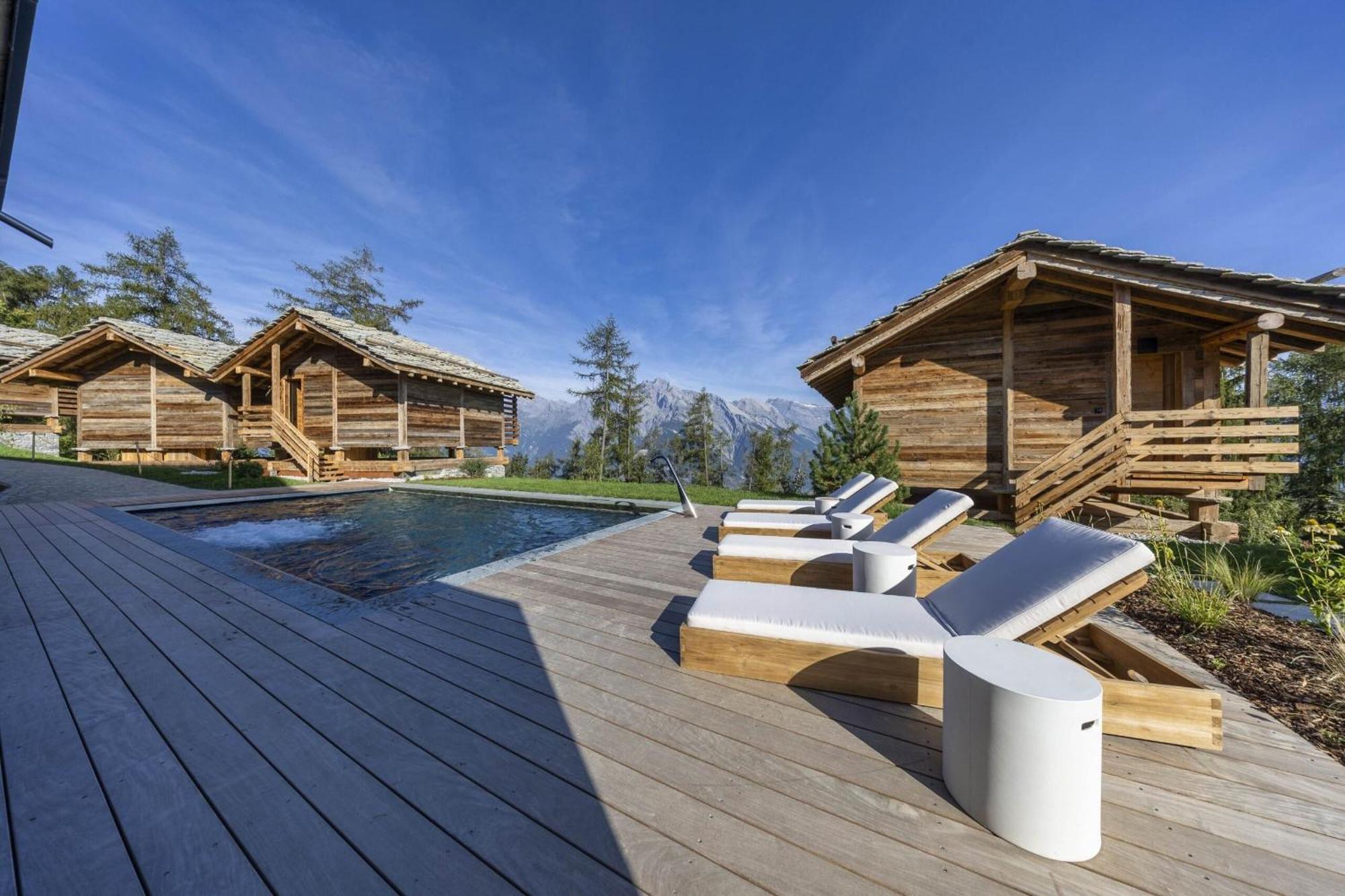 Mad Retreat Hotel نينداز المظهر الخارجي الصورة