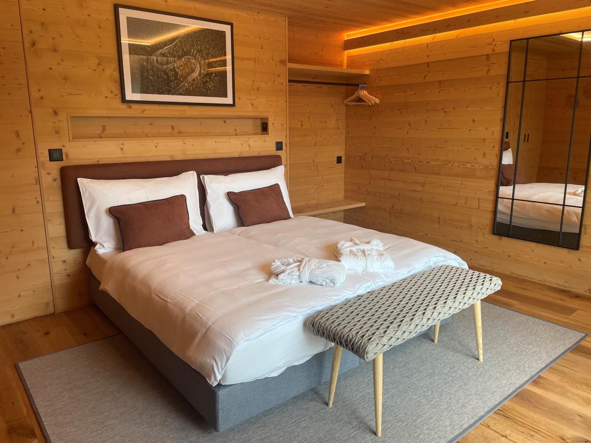 Mad Retreat Hotel نينداز المظهر الخارجي الصورة