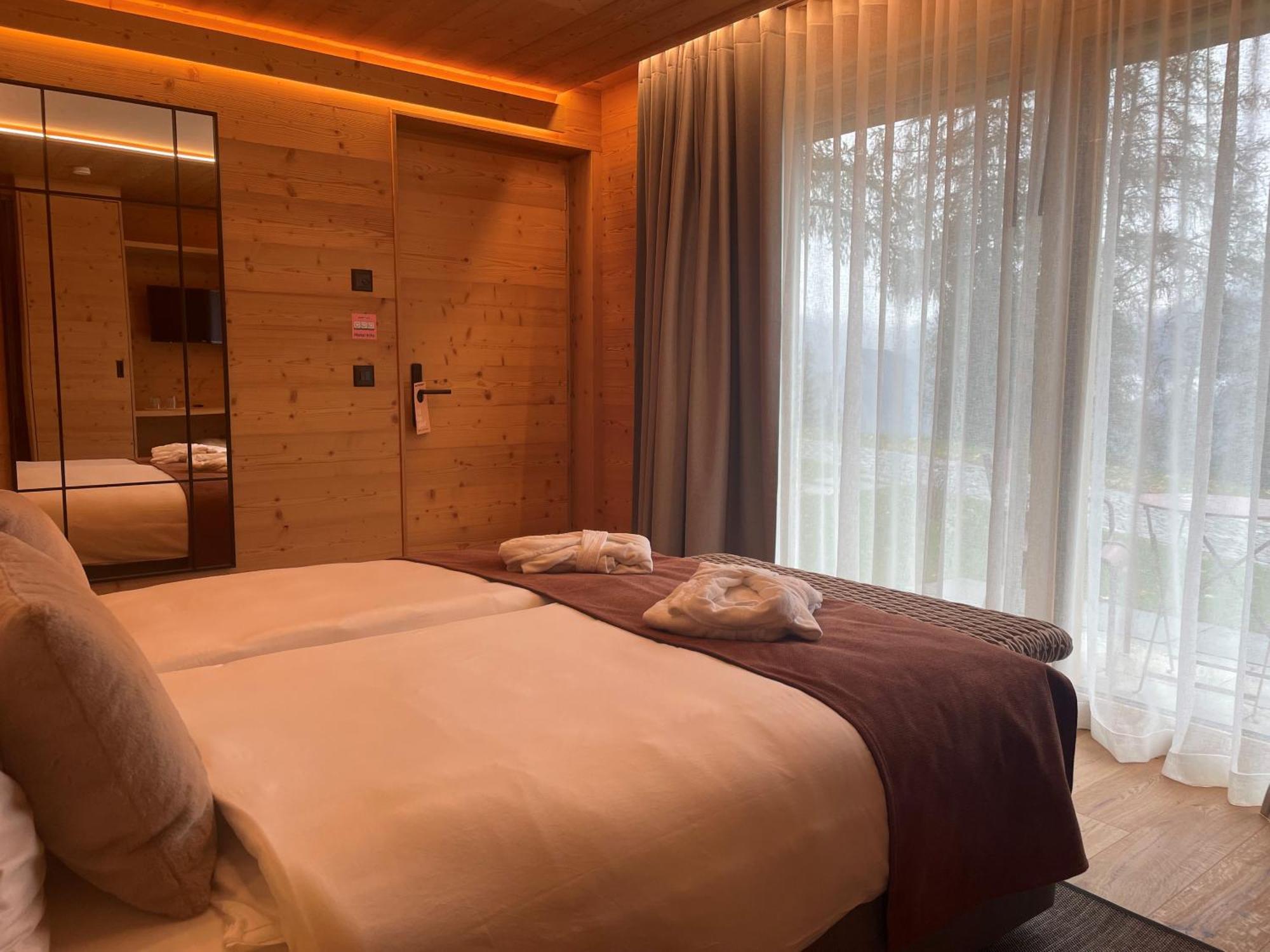 Mad Retreat Hotel نينداز المظهر الخارجي الصورة